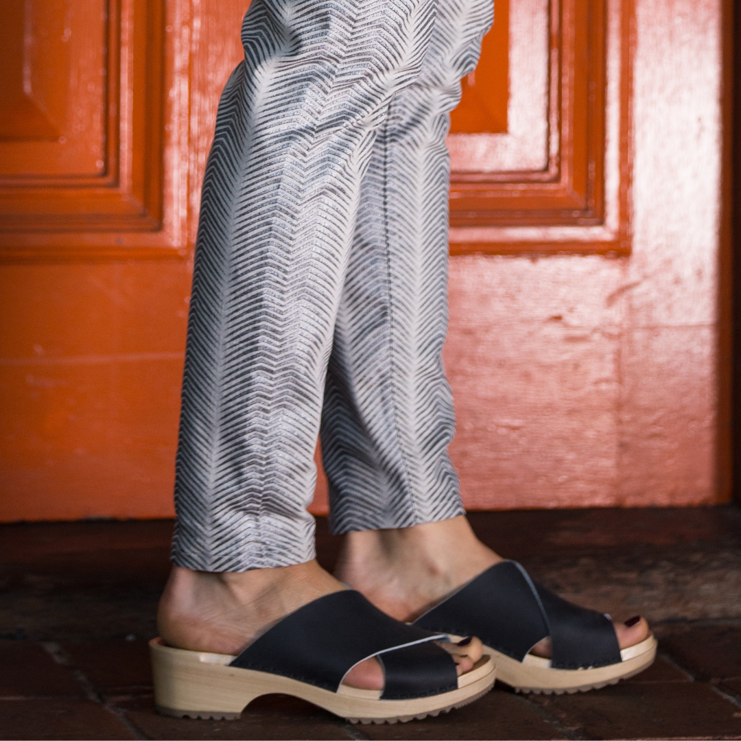 Mette Open-Toe Clog Slides | Black Leather Sandals(LAST 37-39)