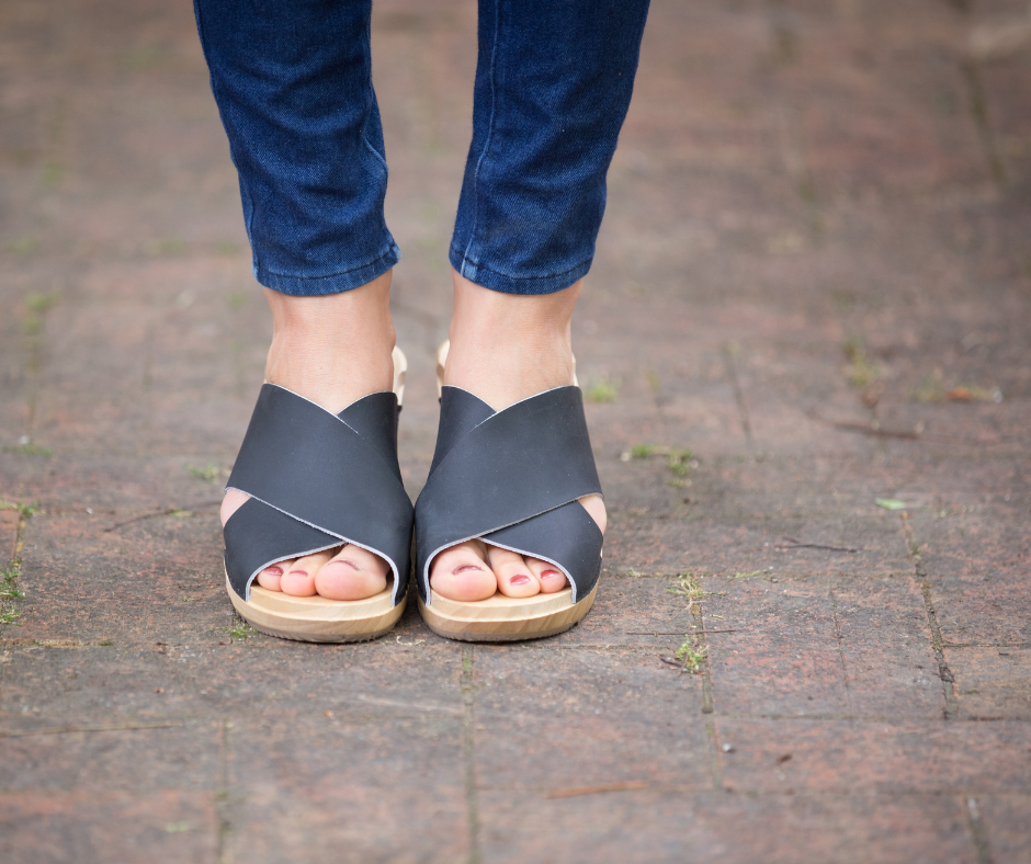 Mette Open-Toe Clog Slides | Black Leather Sandals(LAST 37-39)