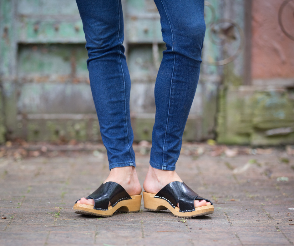 Mette Open-Toe Clog Slides | Black Leather Sandals (LAST EU37)