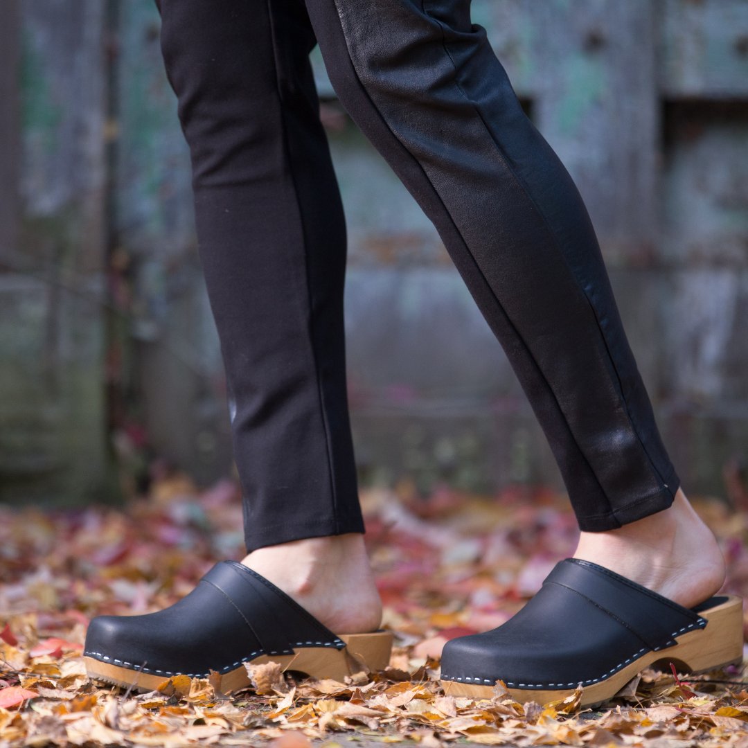 black-clogs