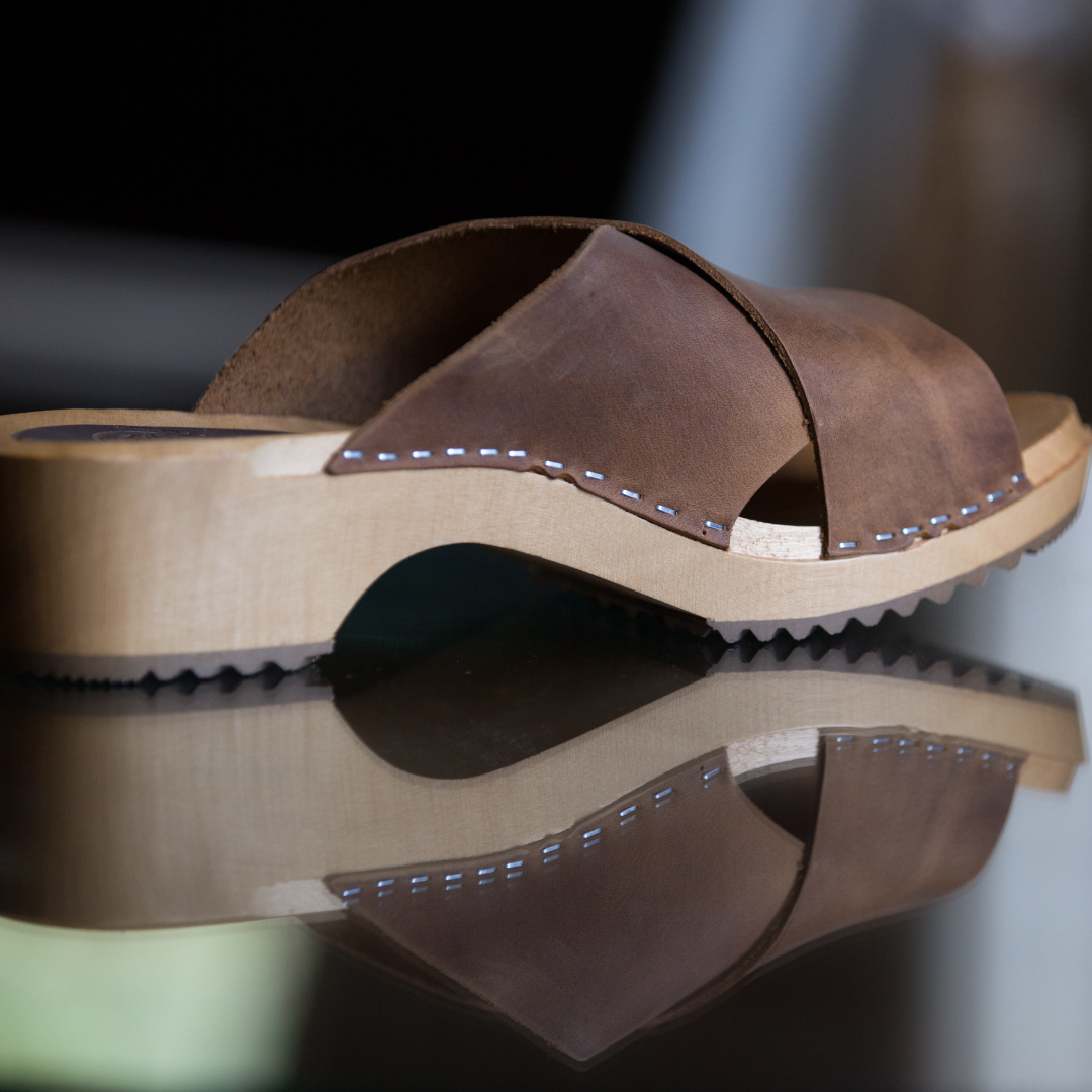 Mette Open-Toe Clog Slides | Brown Leather Sandals