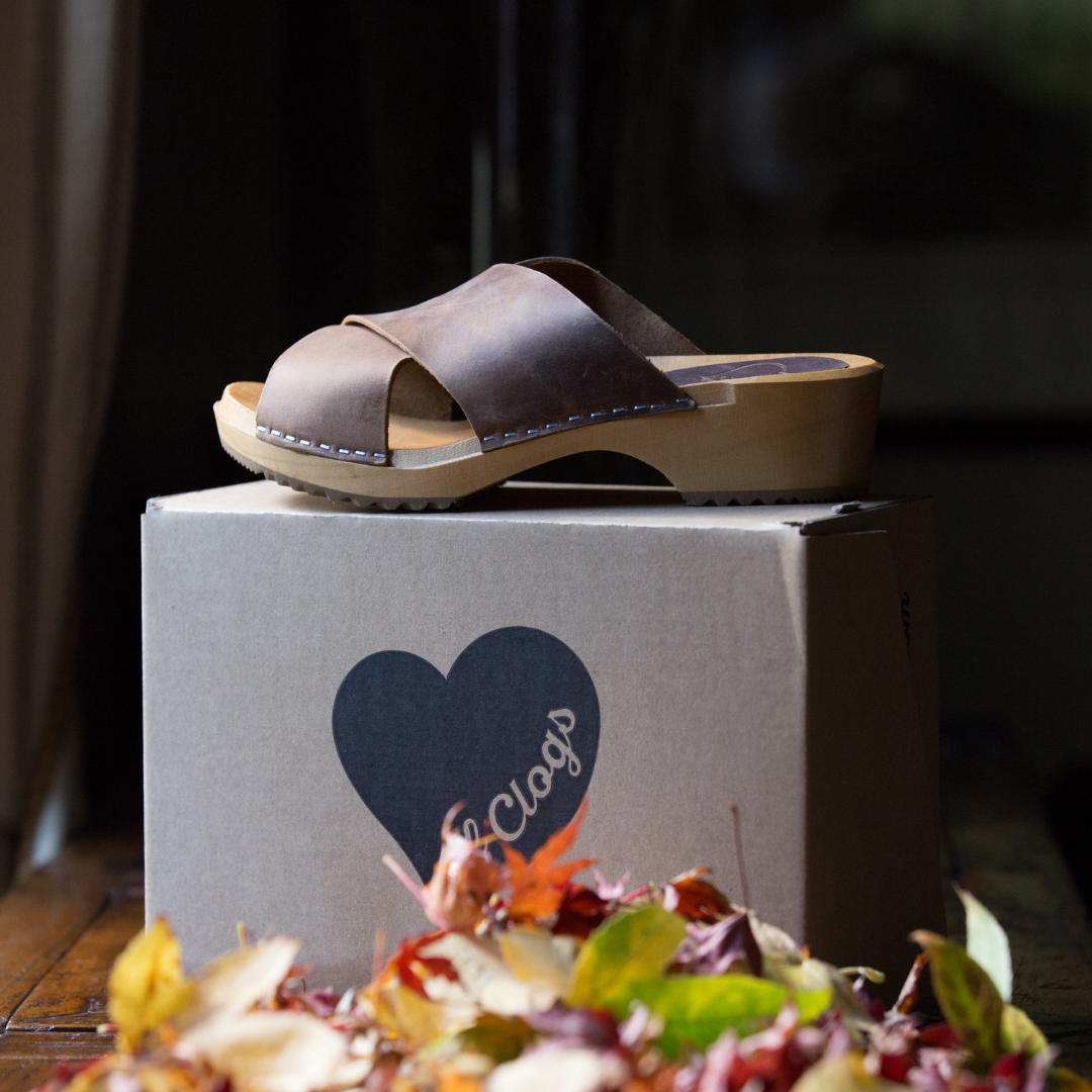 Mette Open-Toe Clog Slides | Brown Leather Sandals