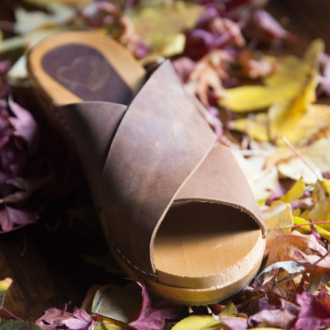 Mette Open-Toe Clog Slides | Brown Leather Sandals