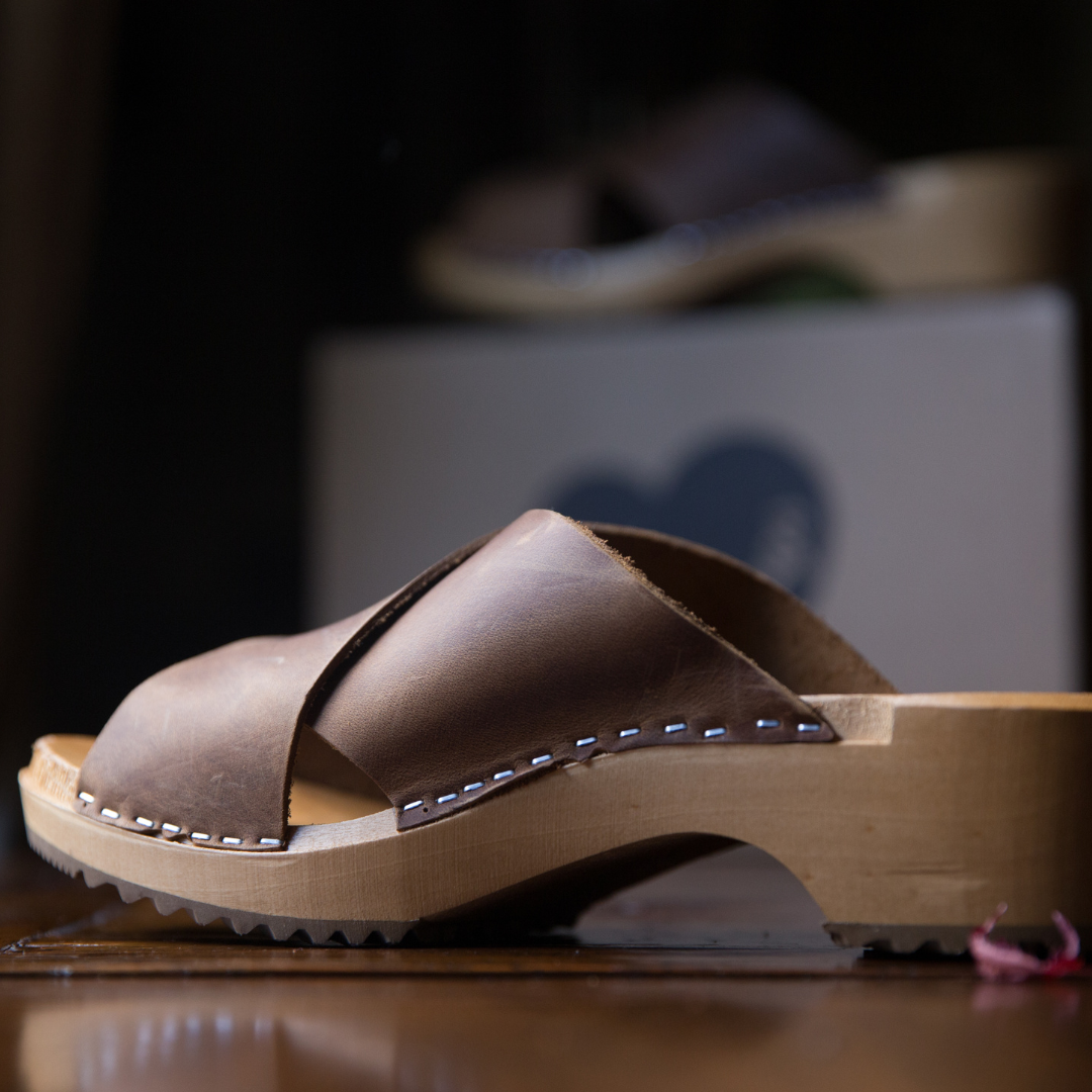 Mette Open-Toe Clog Slides | Brown Leather Sandals