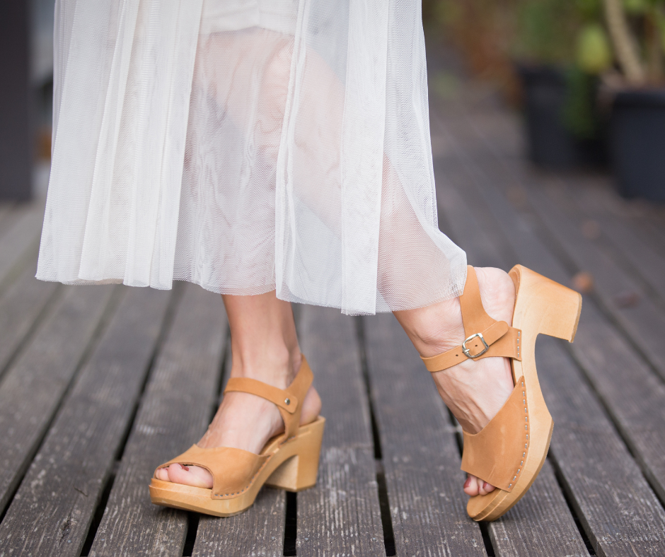 Pia Heel Clogs | Tan Brown