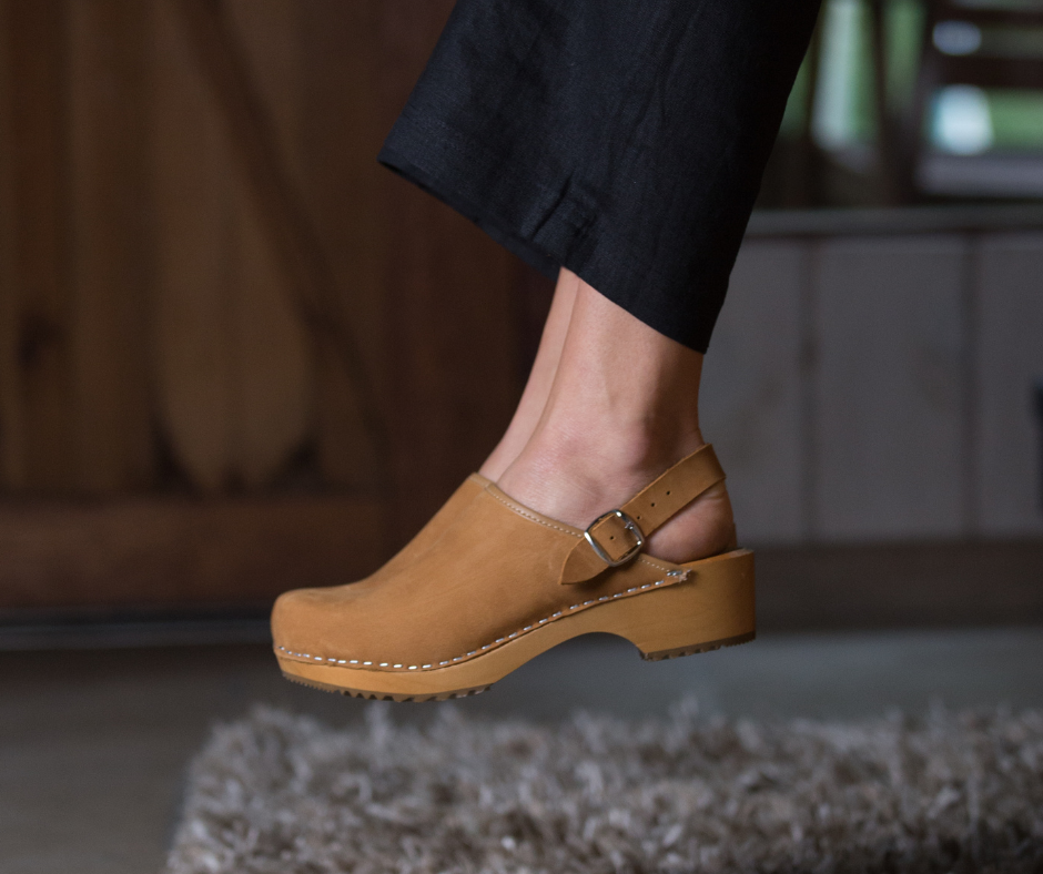 Bente Clogs | Tan Brown