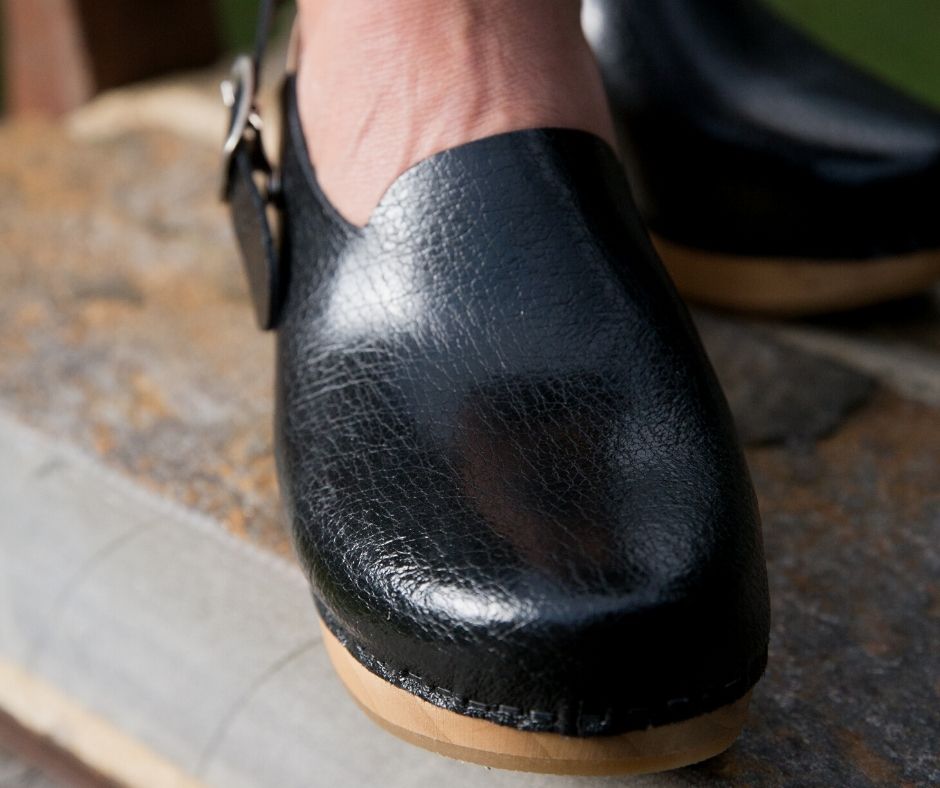 Clogs-Bodil-Black-Leather-Heels-4