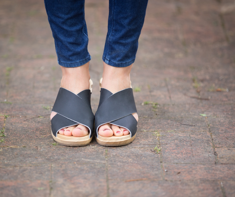 Mette Clog Slides | Matte Black