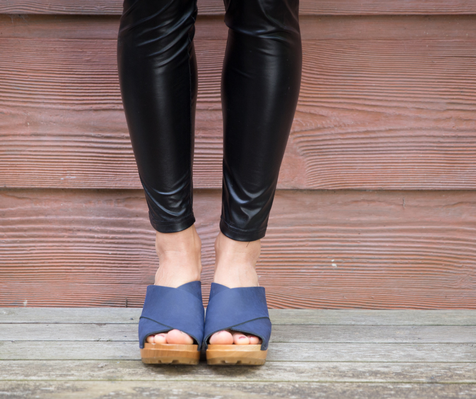 Rikke Heel Clogs | Matte Blue